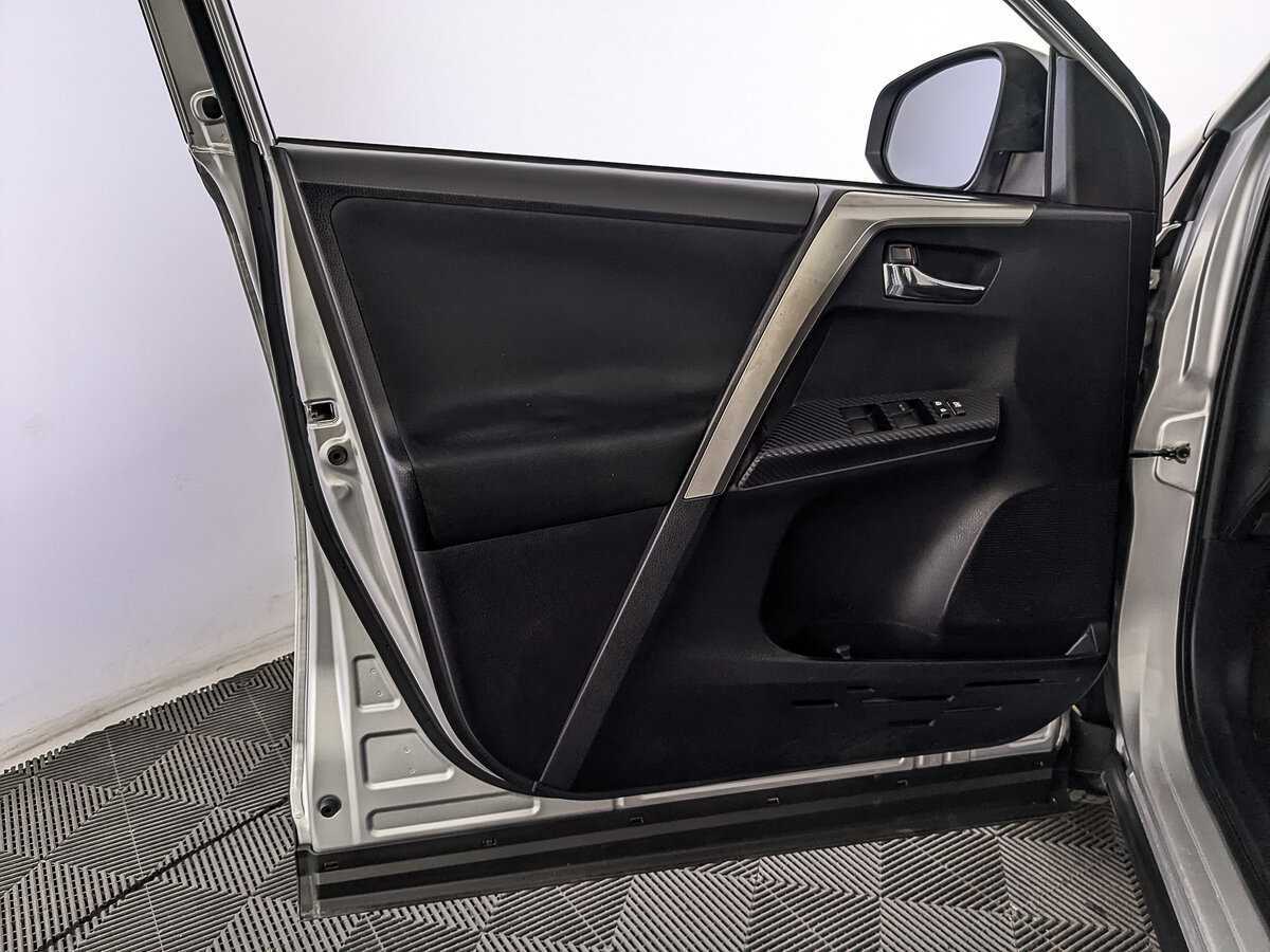 Купить Toyota RAV4 с пробегом. Фото: #18