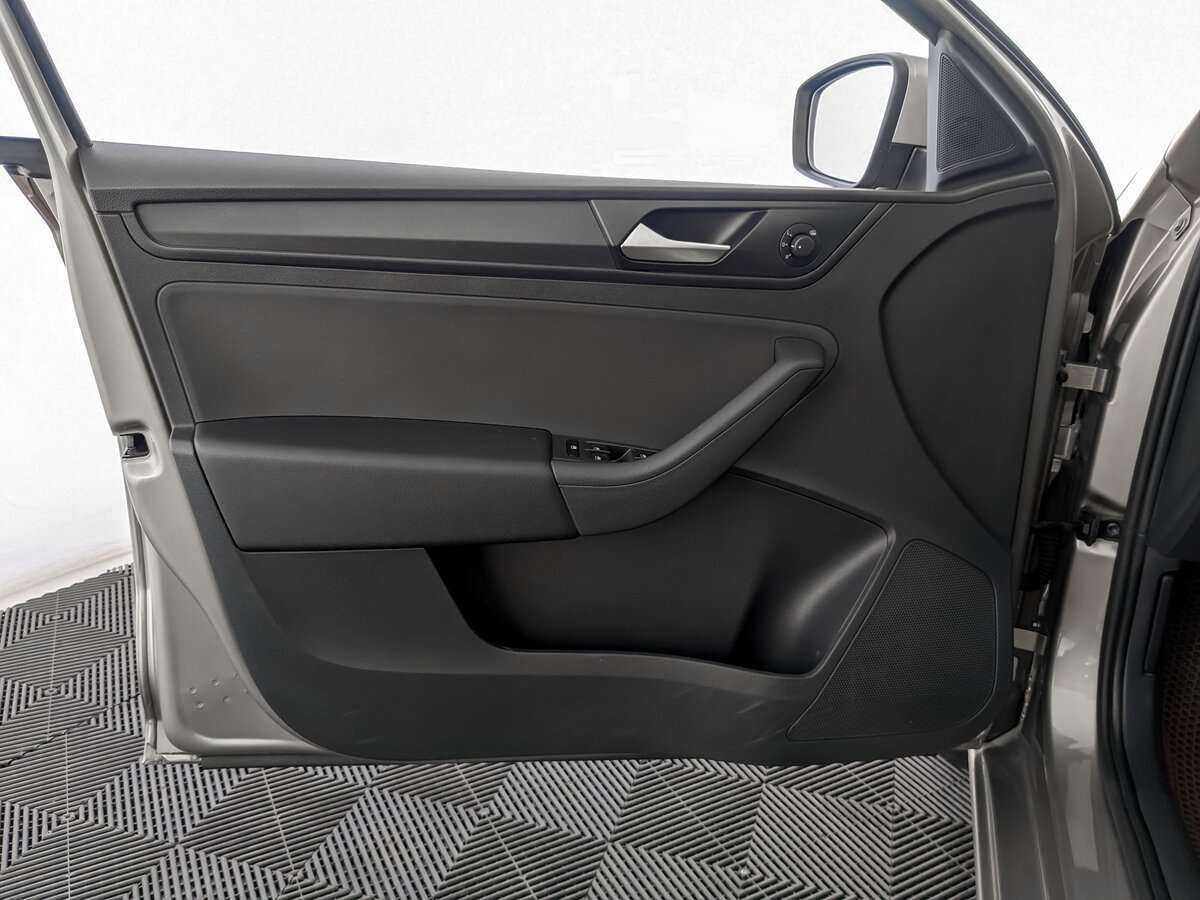 Купить Volkswagen Polo с пробегом. Фото: #17