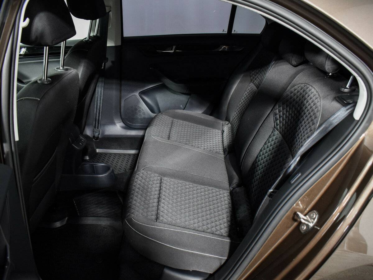 Купить Skoda Rapid с пробегом. Фото: #10