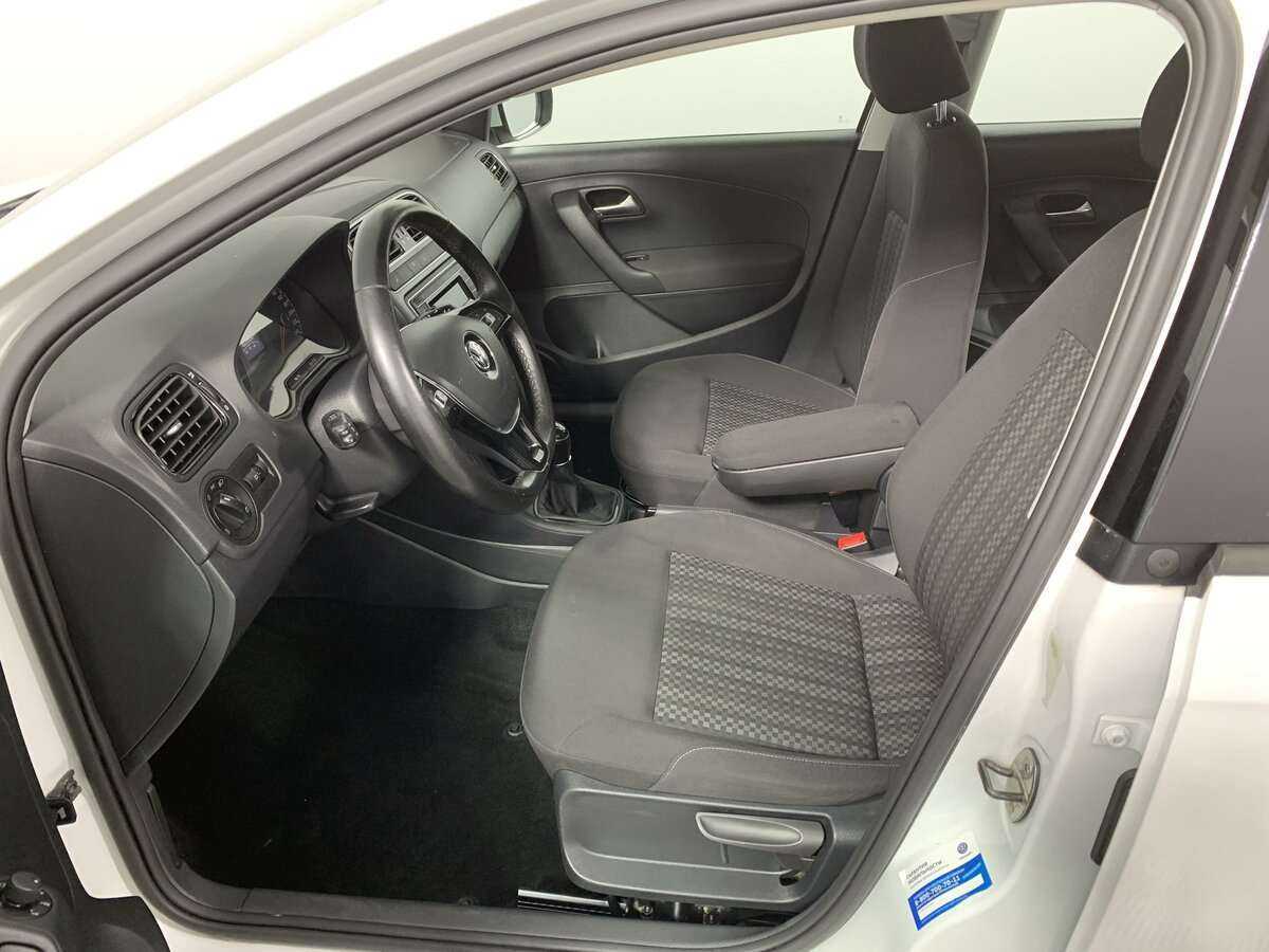 Купить Volkswagen Polo с пробегом. Фото: #11