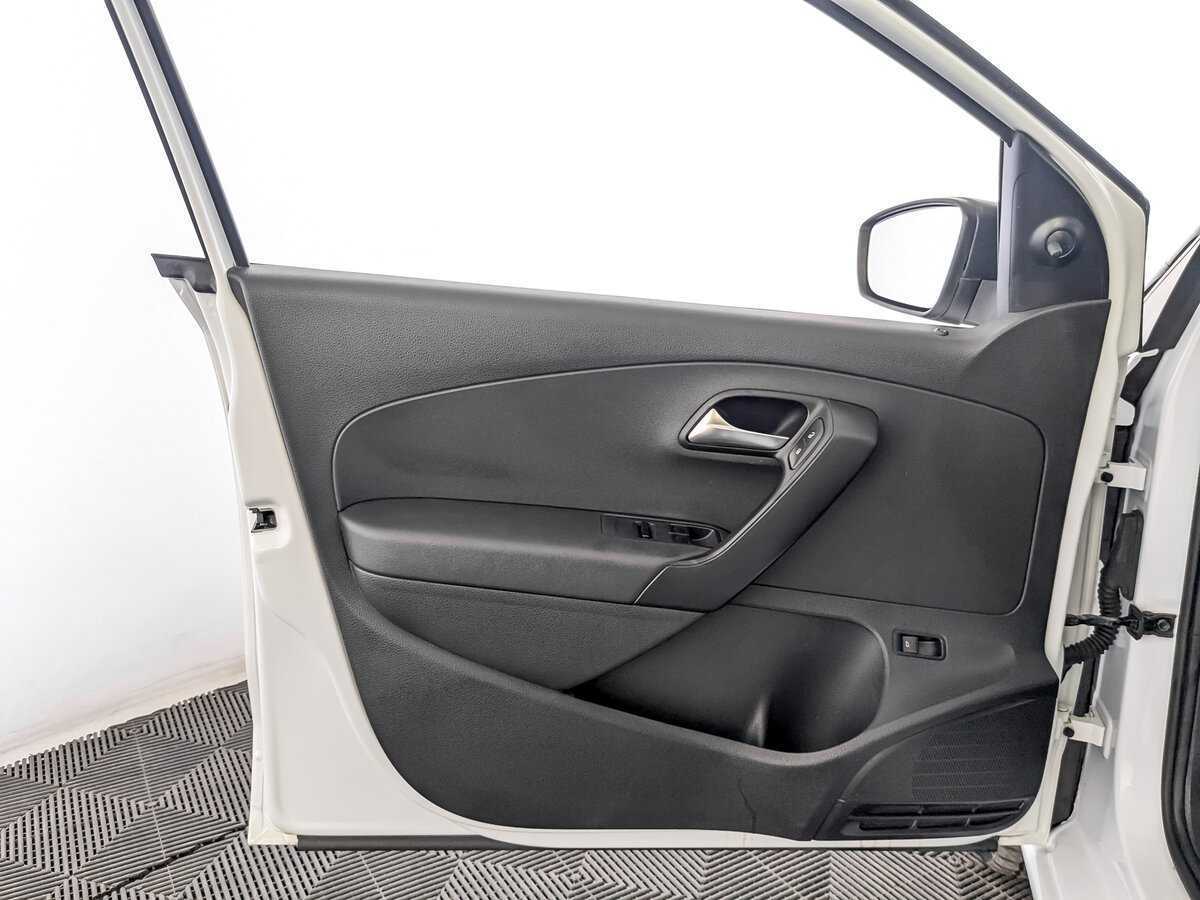 Купить Volkswagen Polo с пробегом. Фото: #16
