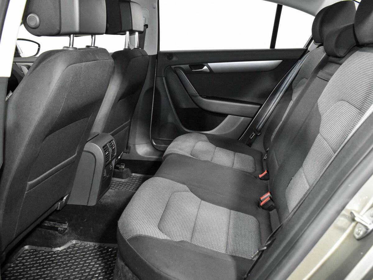 Купить Volkswagen Passat с пробегом. Фото: #10