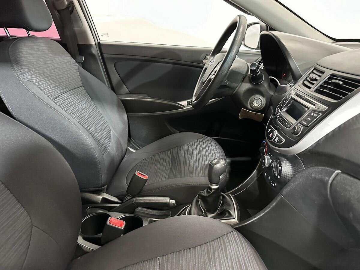 Купить Hyundai Solaris с пробегом. Фото: #9