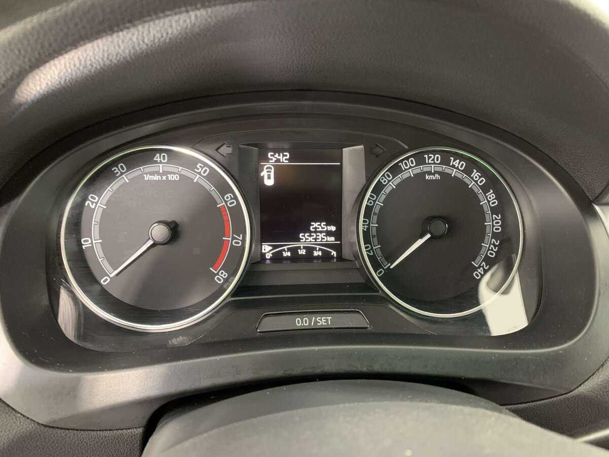 Купить Skoda Rapid с пробегом. Фото: #9