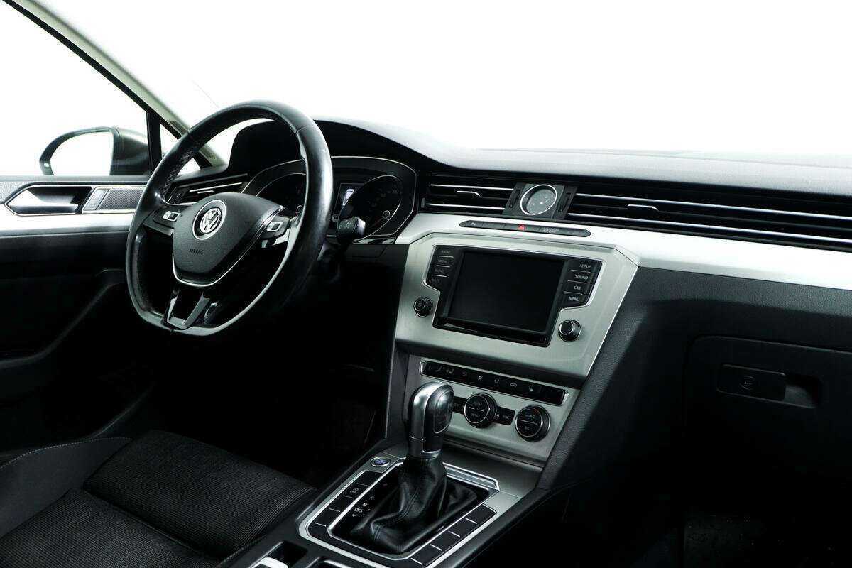 Купить Volkswagen Passat с пробегом. Фото: #8