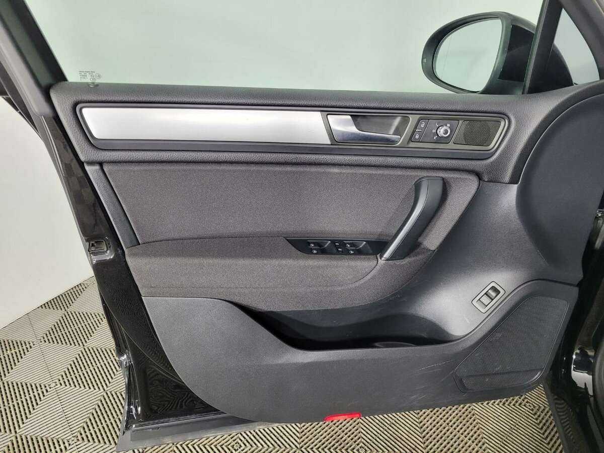 Купить Volkswagen Touareg с пробегом. Фото: #7