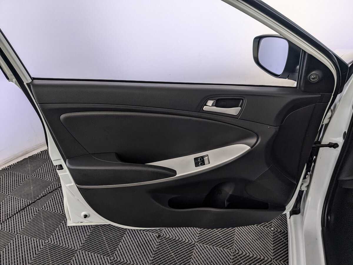 Купить Hyundai Solaris с пробегом. Фото: #14