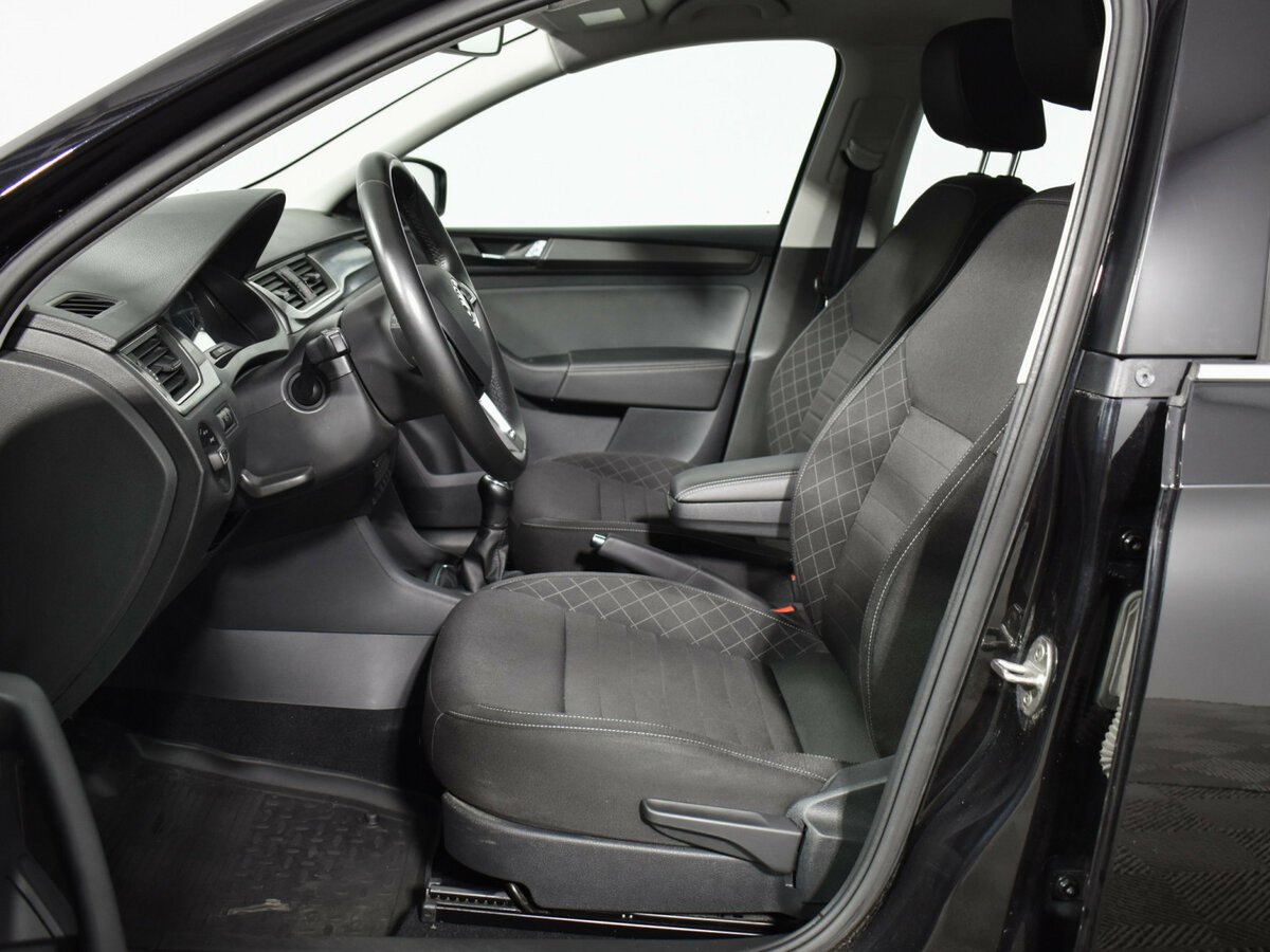 Купить Skoda Rapid с пробегом. Фото: #9