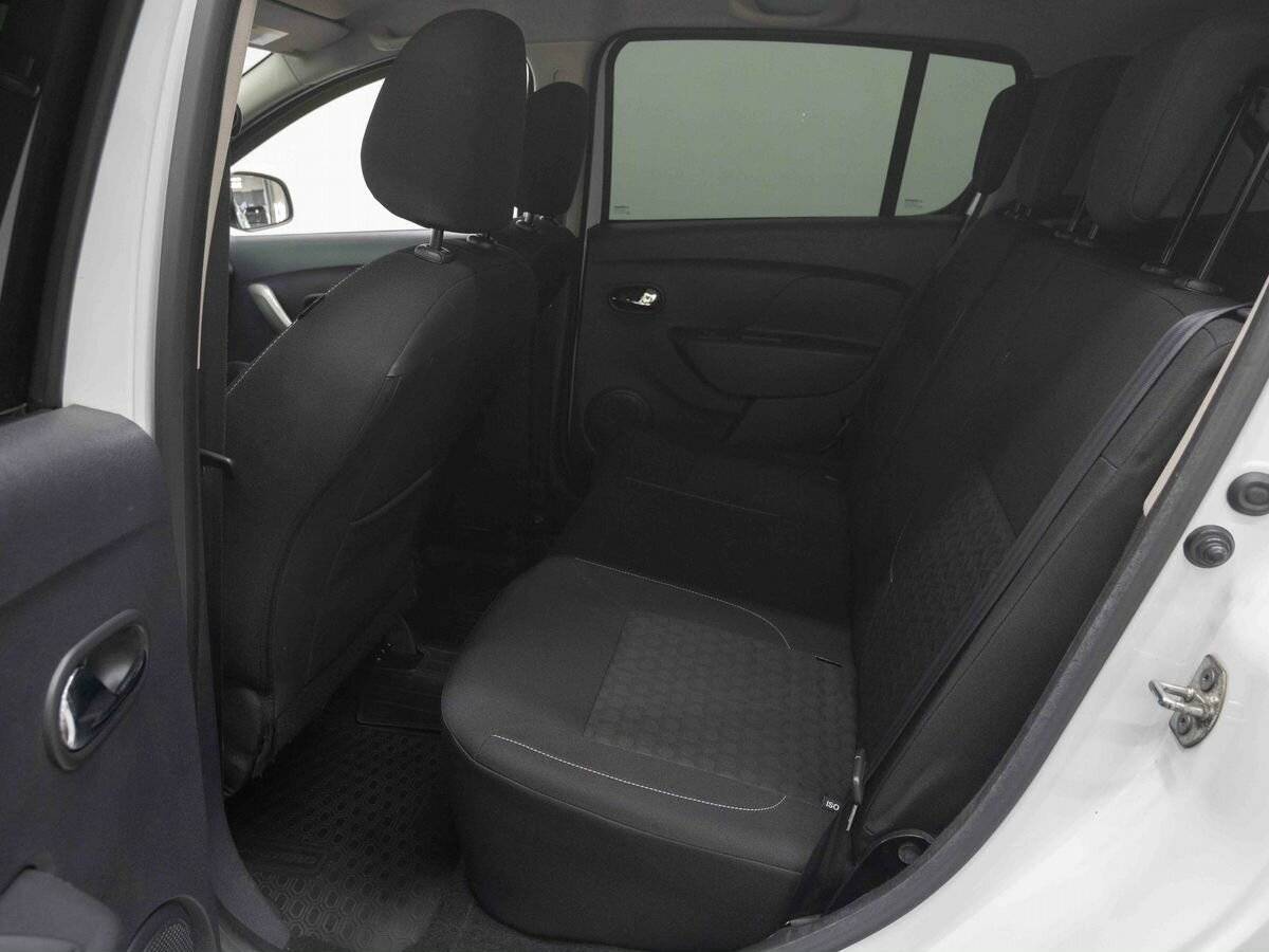 Купить Renault Sandero с пробегом. Фото: #8
