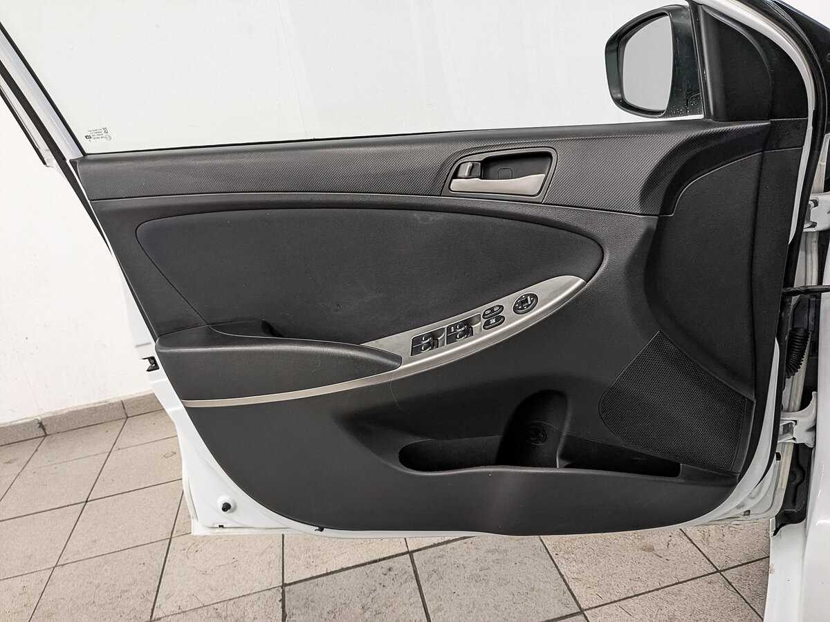 Купить Hyundai Solaris с пробегом. Фото: #16