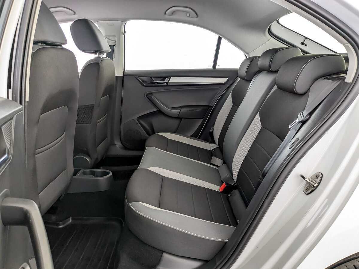 Купить Skoda Rapid с пробегом. Фото: #9