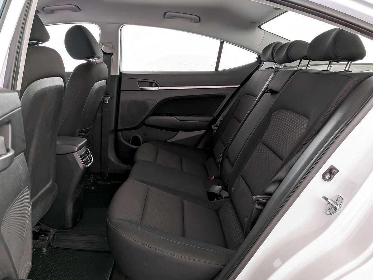 Купить Hyundai Elantra с пробегом. Фото: #9