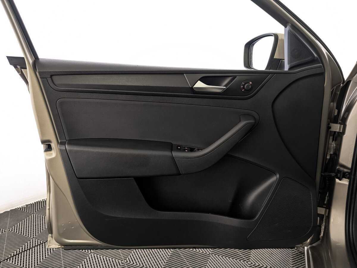 Купить Volkswagen Polo с пробегом. Фото: #18