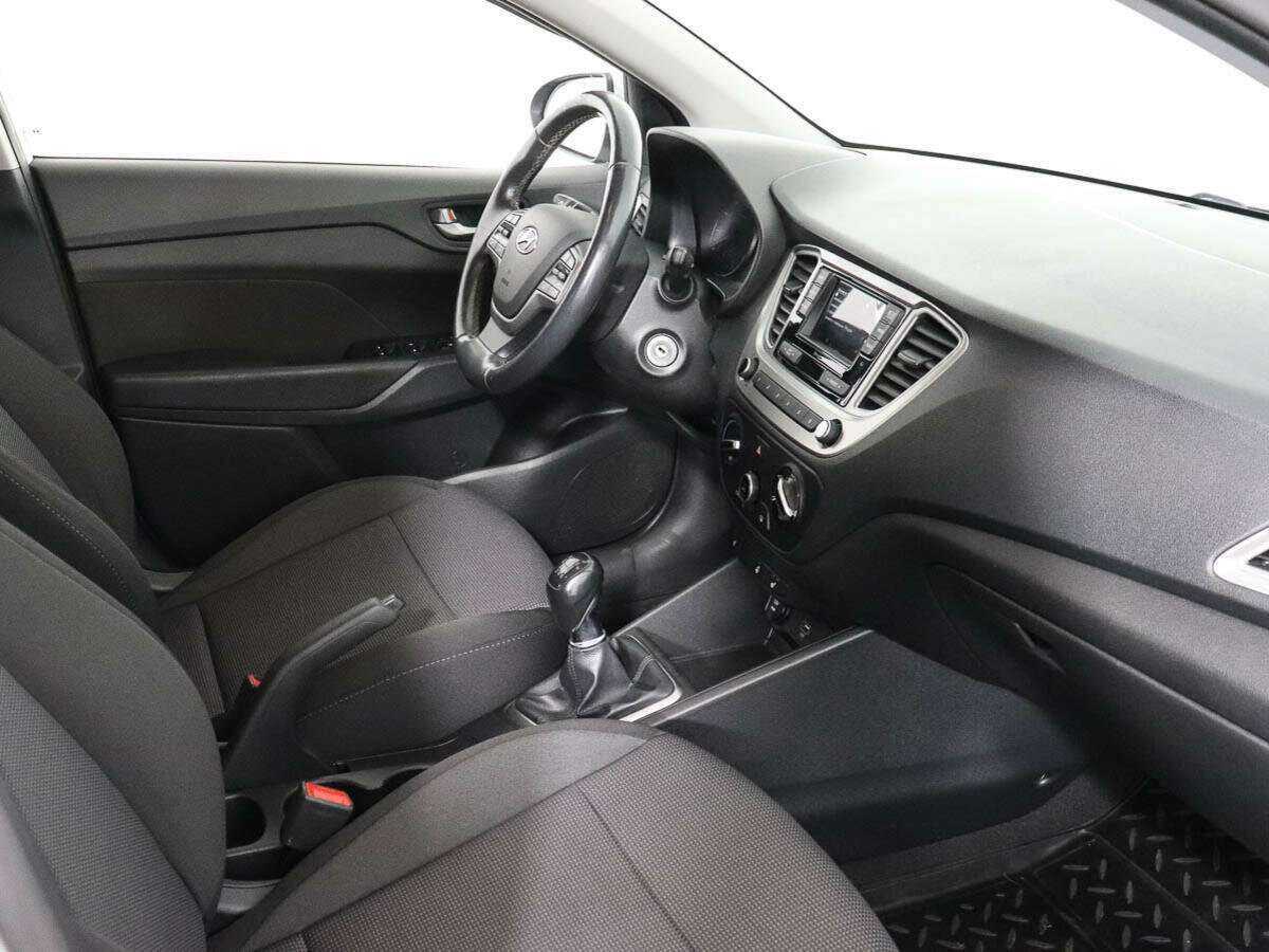 Купить Hyundai Solaris с пробегом. Фото: #6