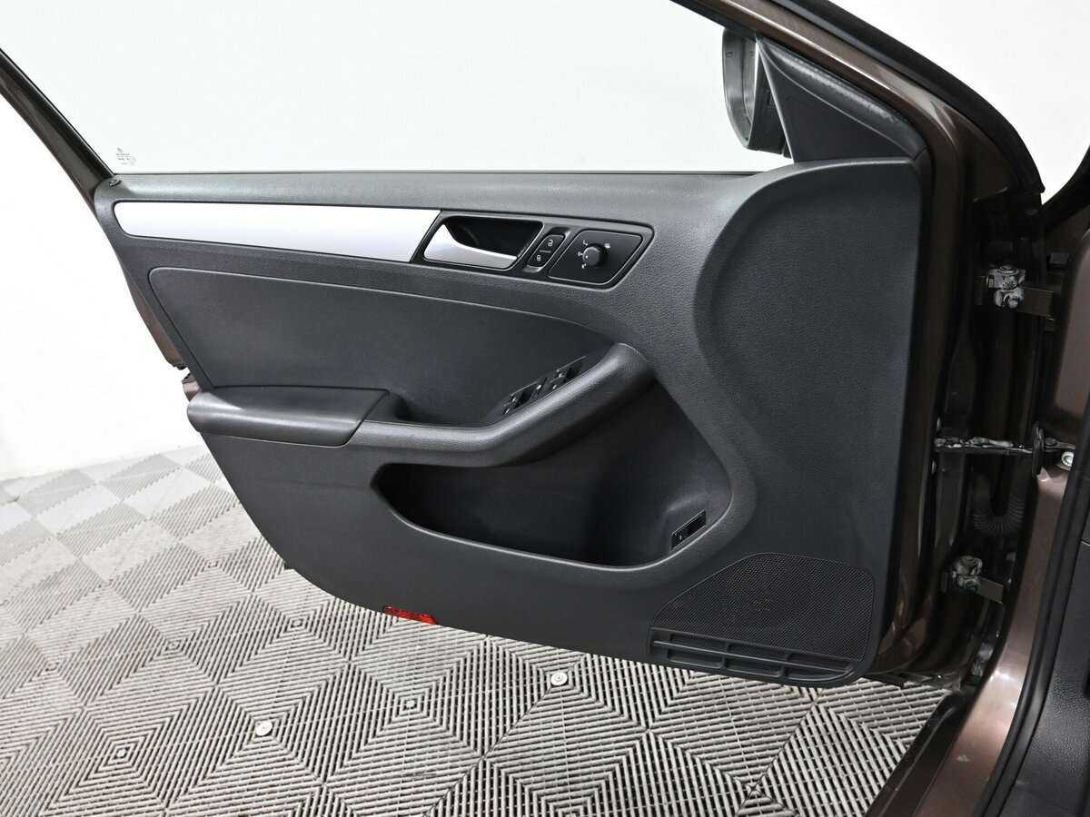 Купить Volkswagen Jetta с пробегом. Фото: #7