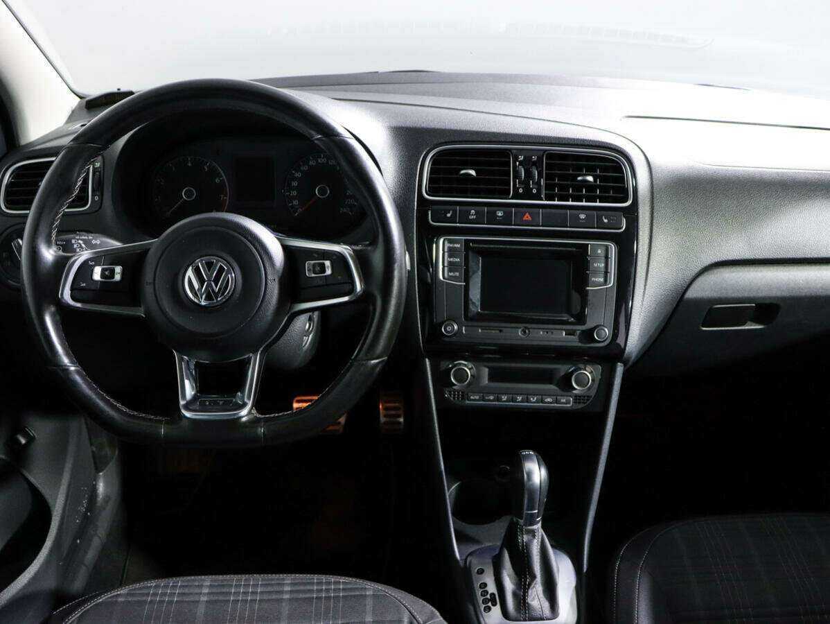 Купить Volkswagen Polo с пробегом. Фото: #11