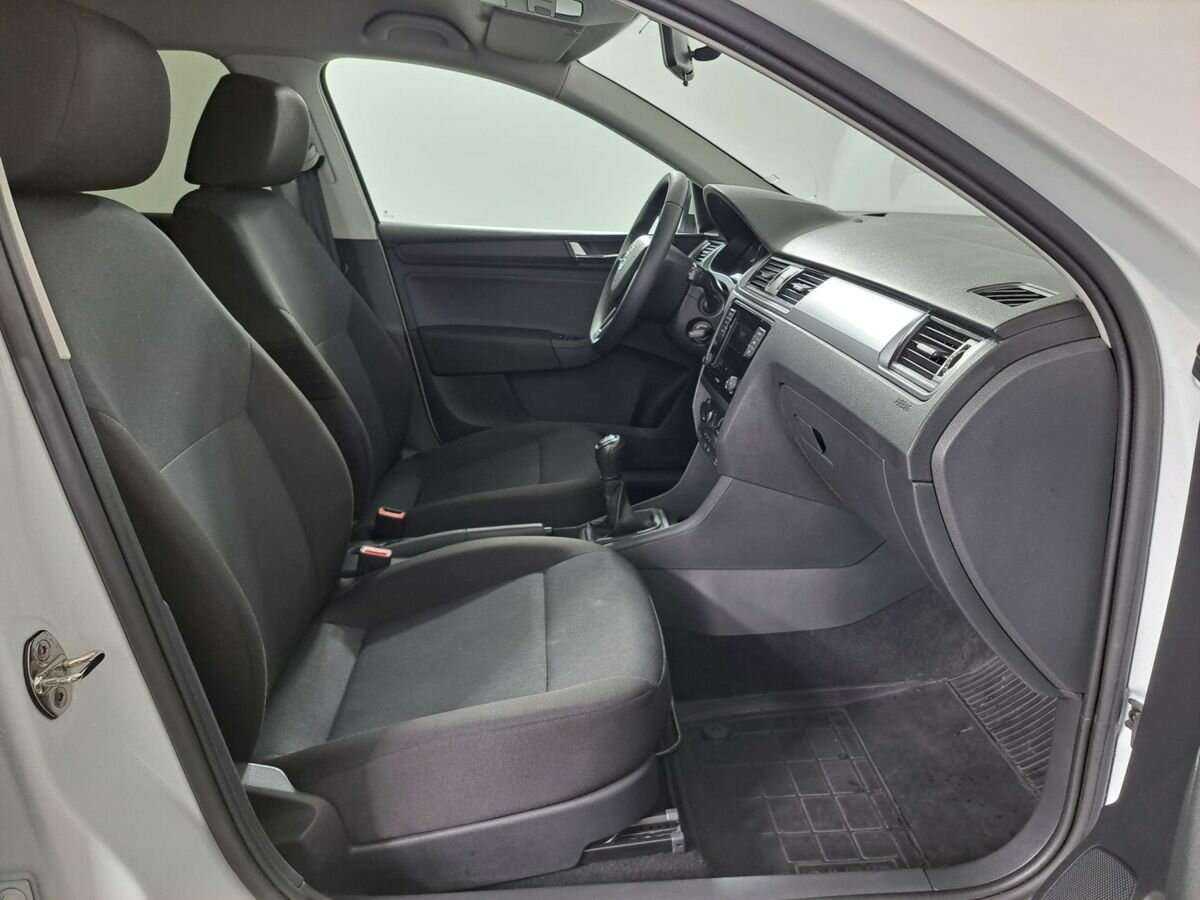 Купить Skoda Rapid с пробегом. Фото: #8