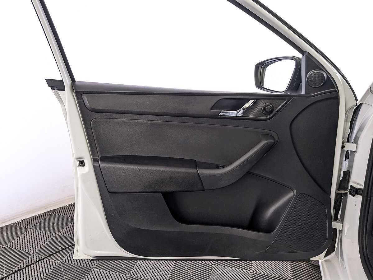 Купить Skoda Rapid с пробегом. Фото: #18