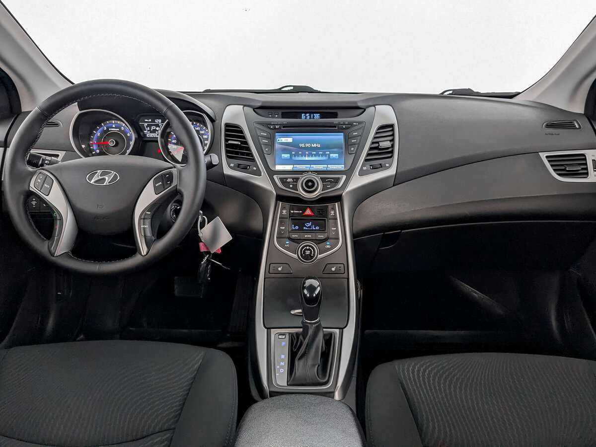 Купить Hyundai Elantra с пробегом. Фото: #11