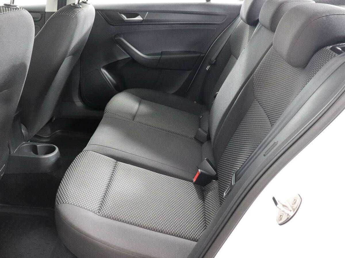 Купить Volkswagen Polo с пробегом. Фото: #8