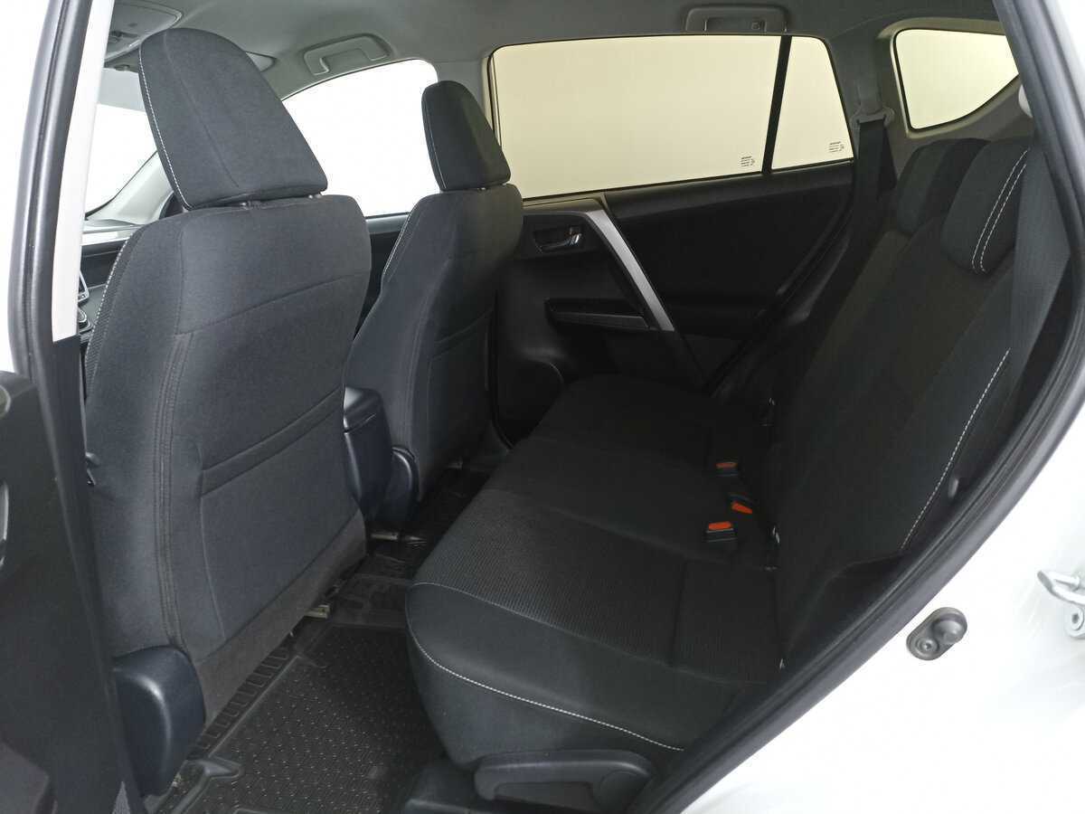 Купить Toyota RAV4 с пробегом. Фото: #6