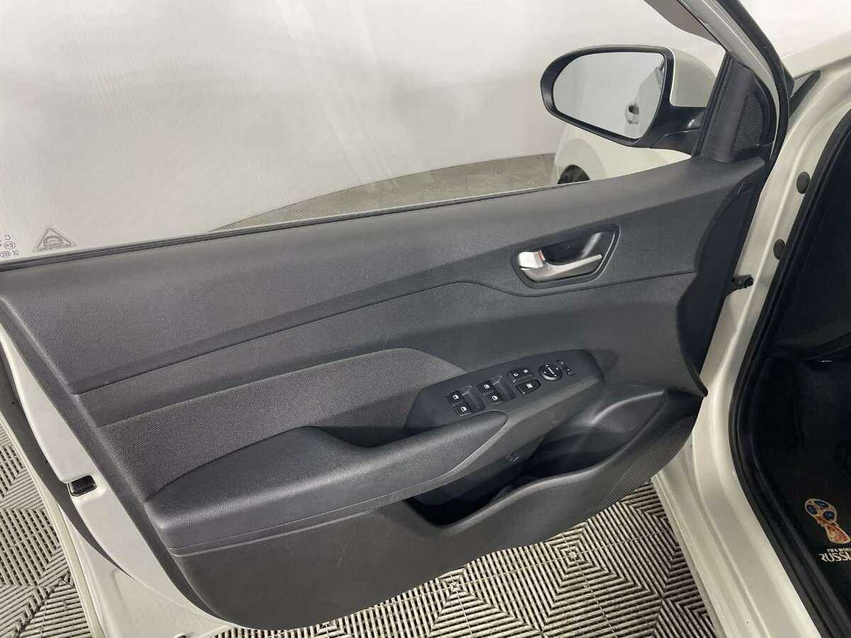 Купить Hyundai Solaris с пробегом. Фото: #7