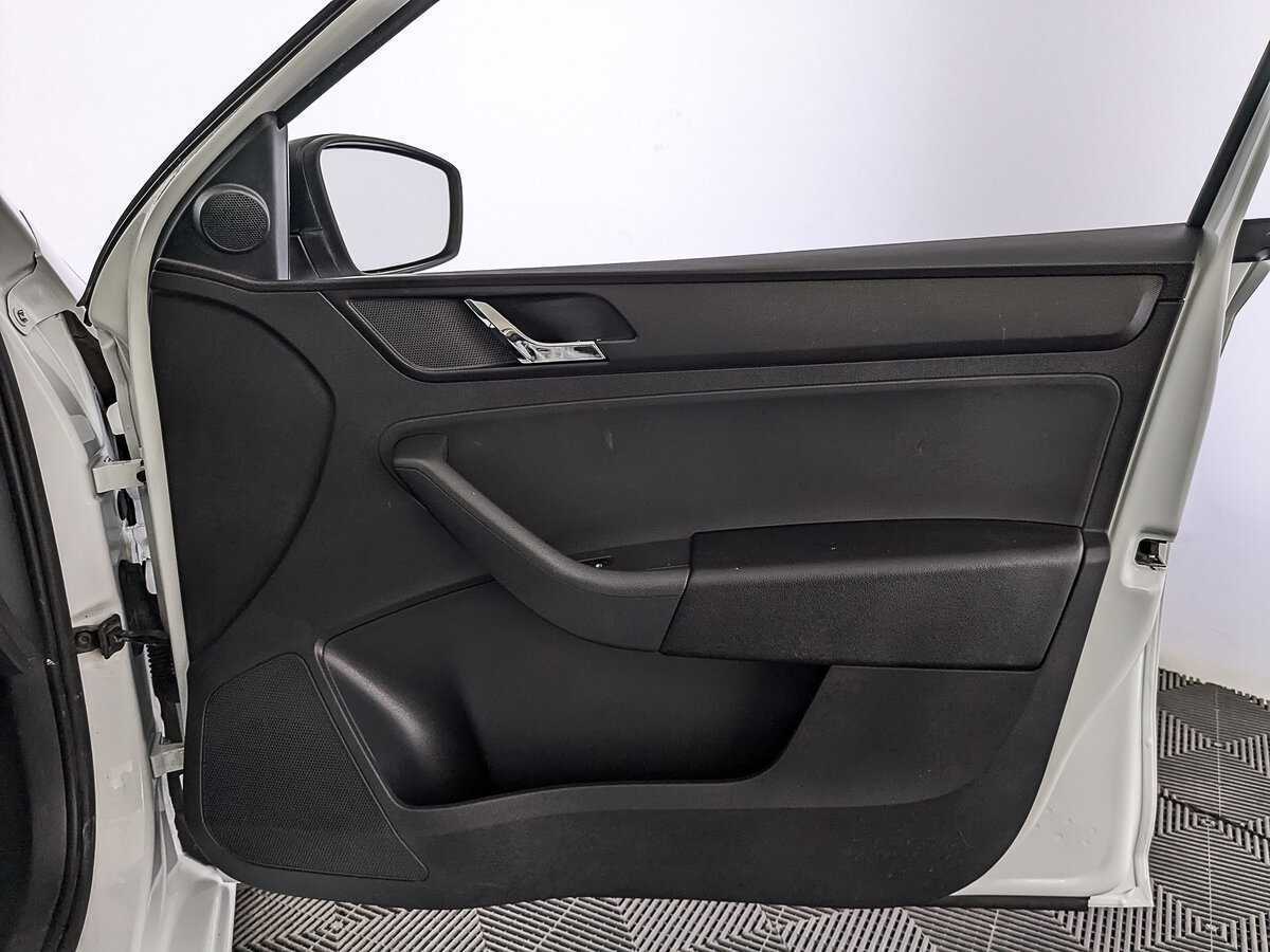 Купить Skoda Rapid с пробегом. Фото: #24