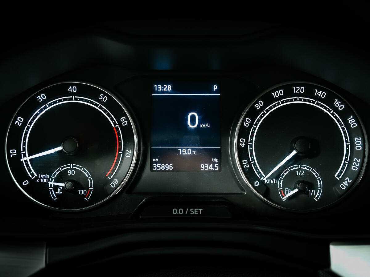 Купить Skoda Rapid с пробегом. Фото: #9