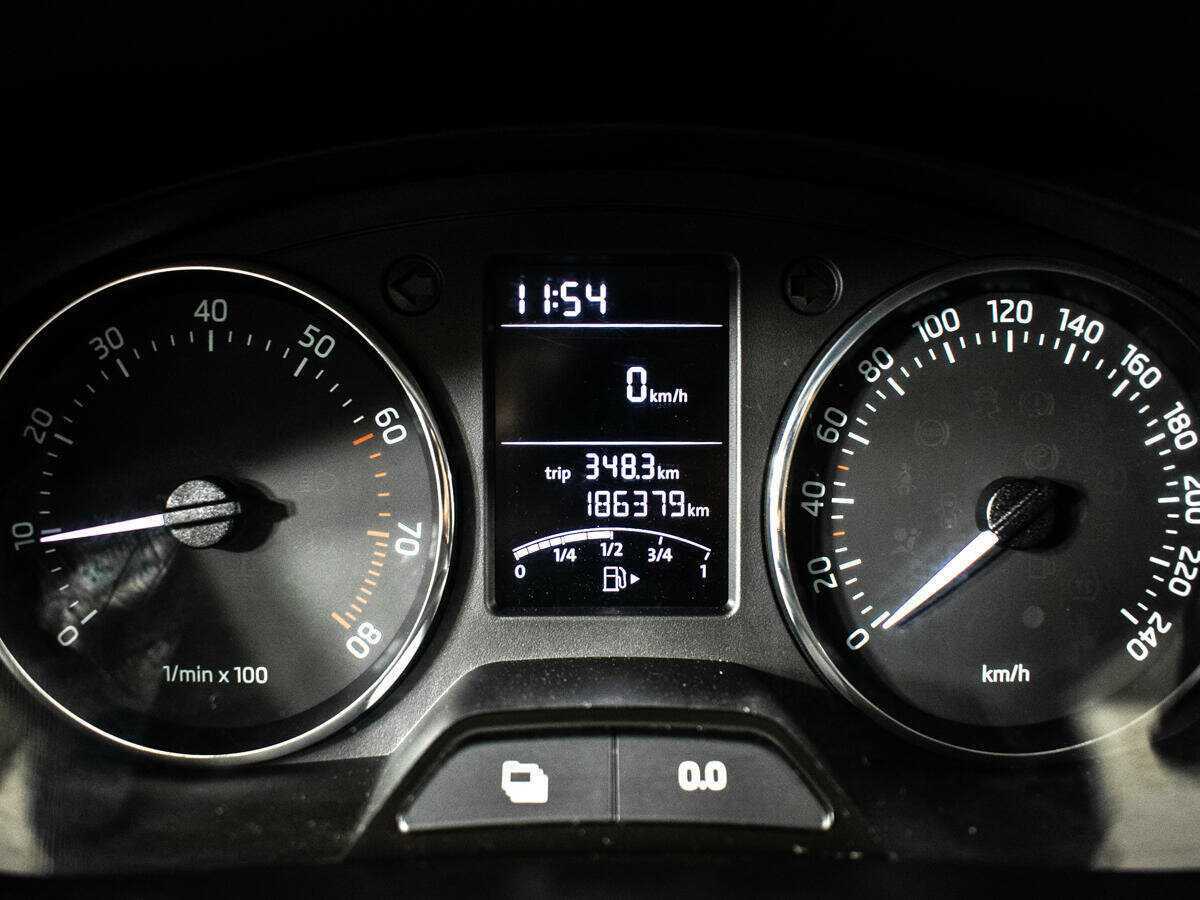 Купить Skoda Rapid с пробегом. Фото: #10