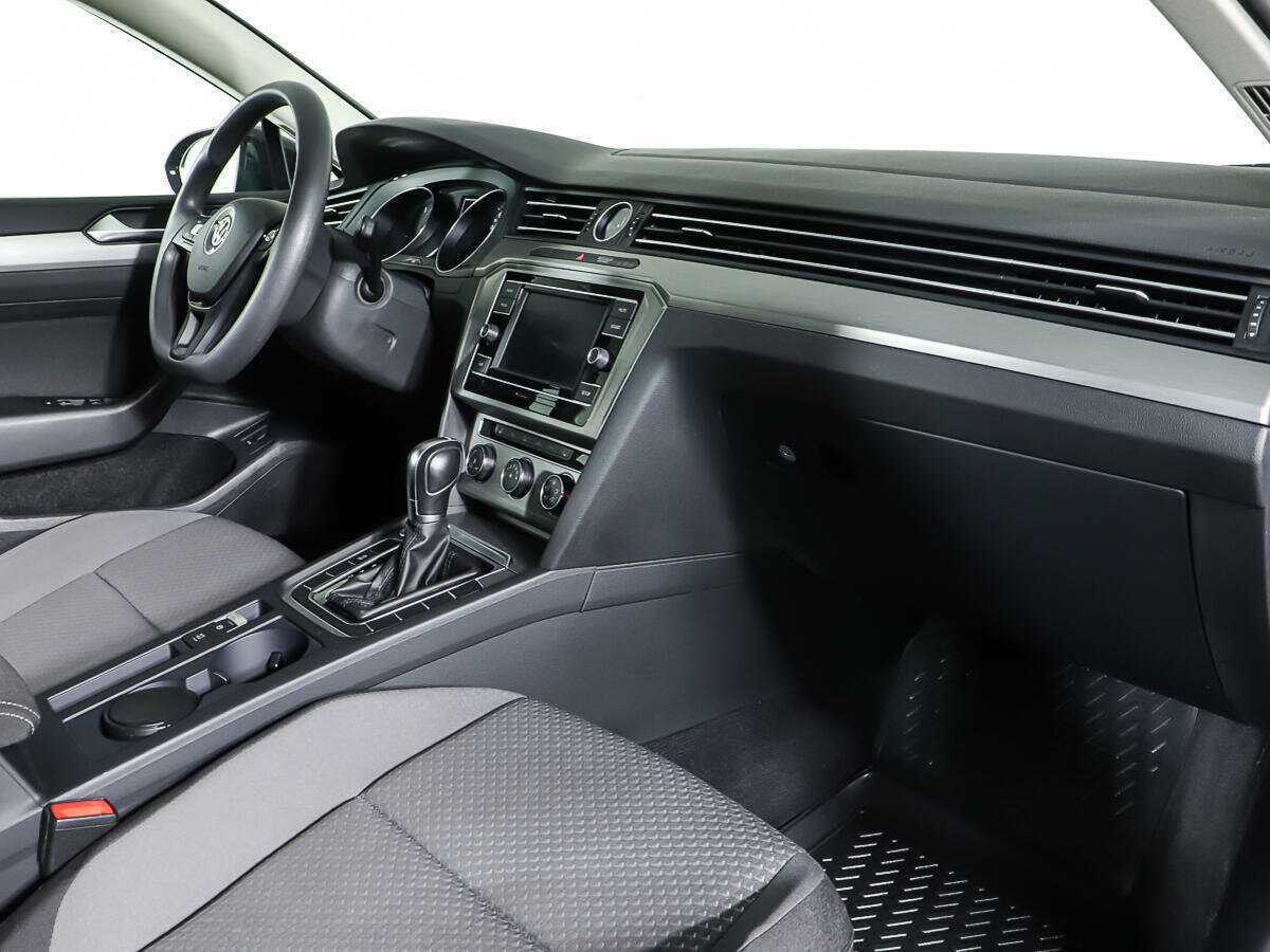 Купить Volkswagen Passat с пробегом. Фото: #9