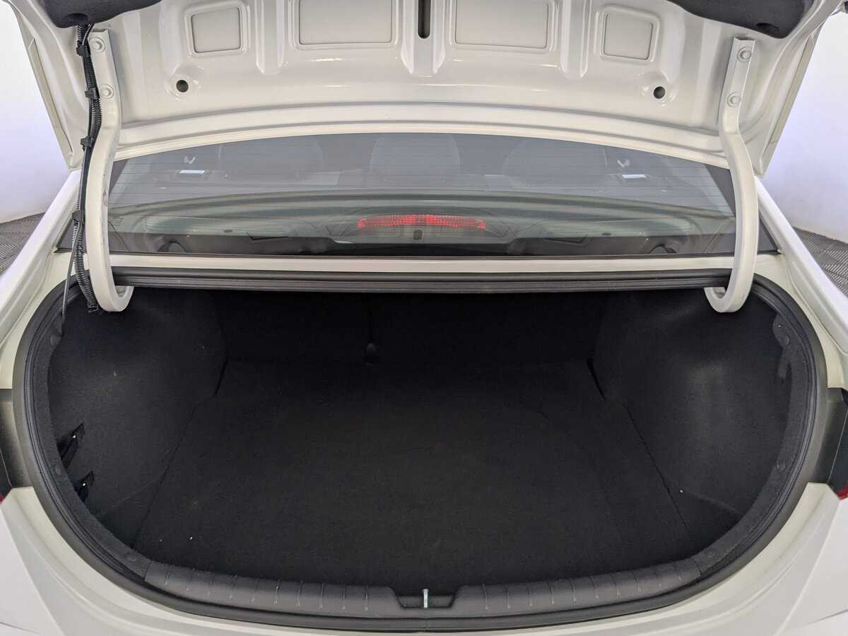 Купить Hyundai Solaris с пробегом. Фото: #9