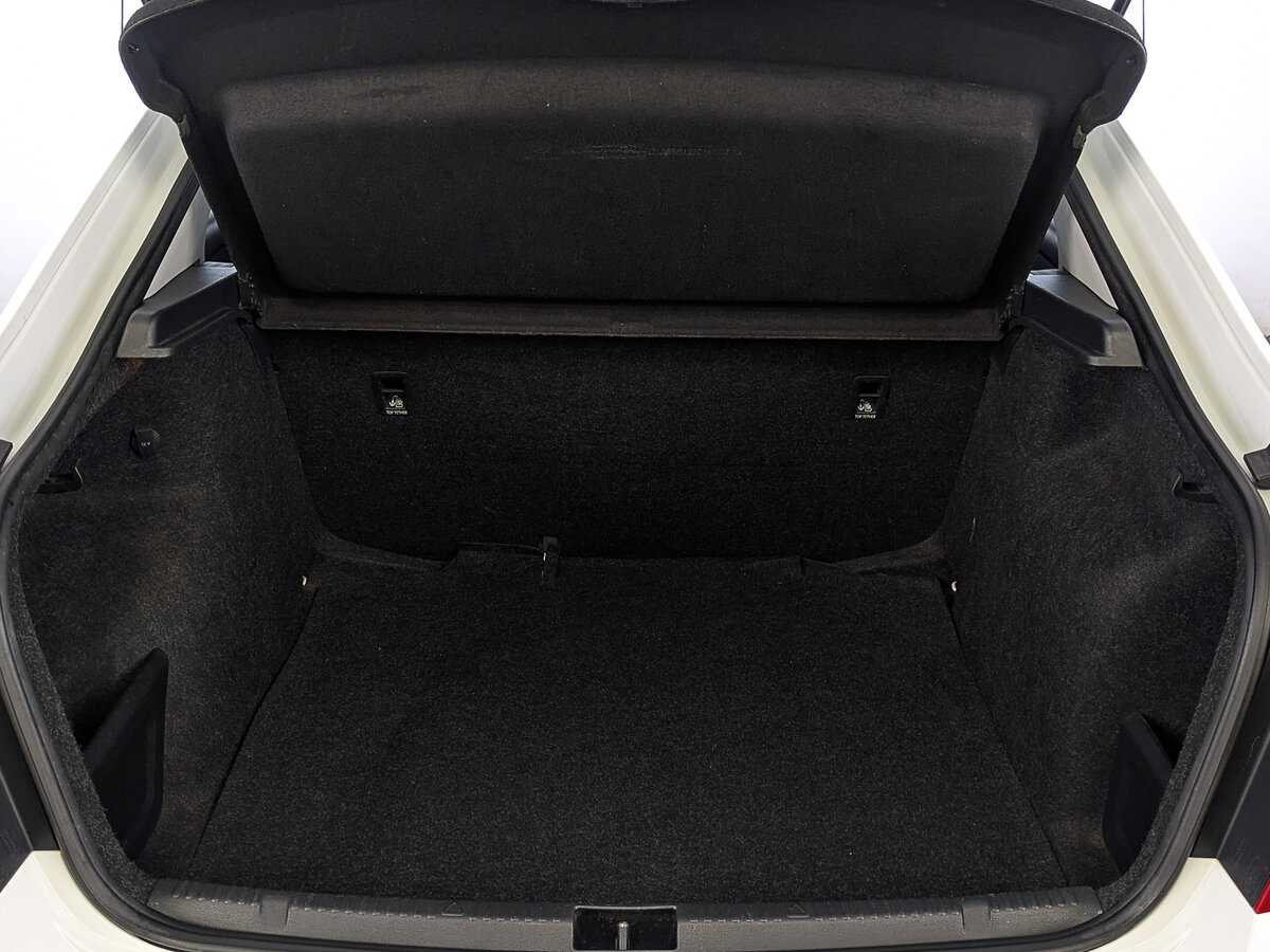 Купить Skoda Rapid с пробегом. Фото: #9