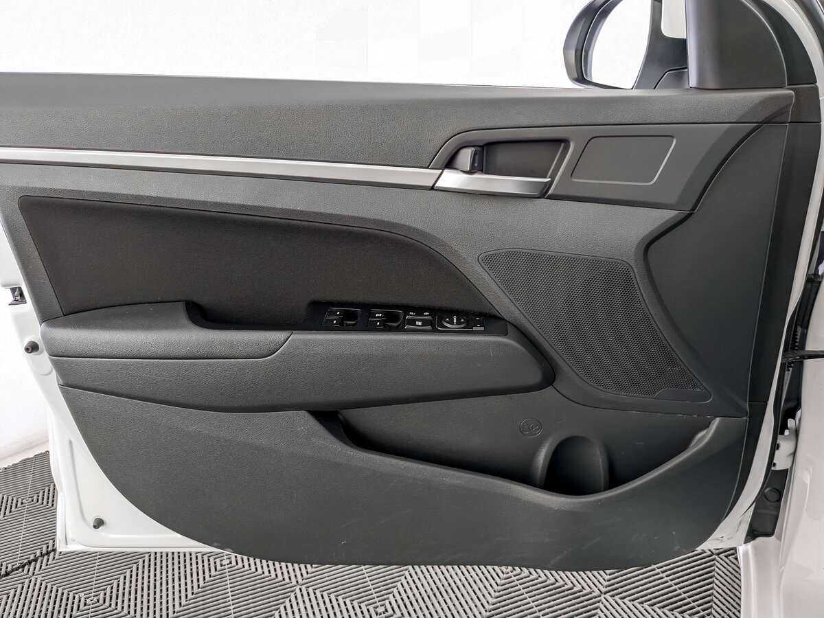 Купить Hyundai Elantra с пробегом. Фото: #14