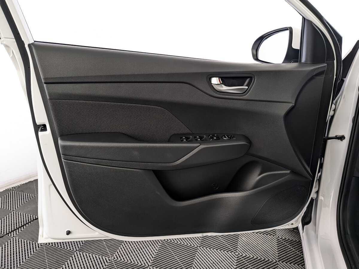 Купить Hyundai Solaris с пробегом. Фото: #14