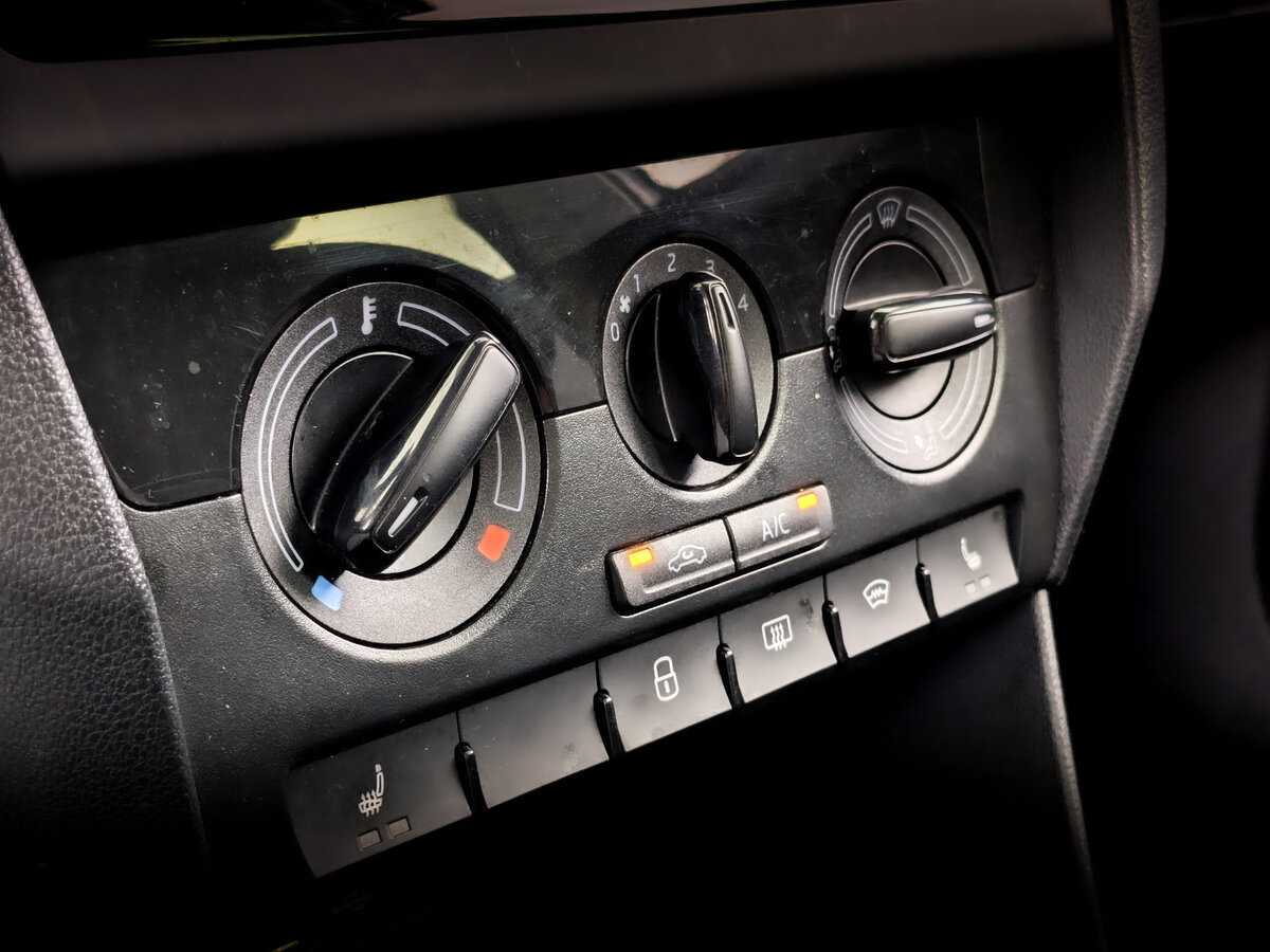 Купить Skoda Rapid с пробегом. Фото: #21