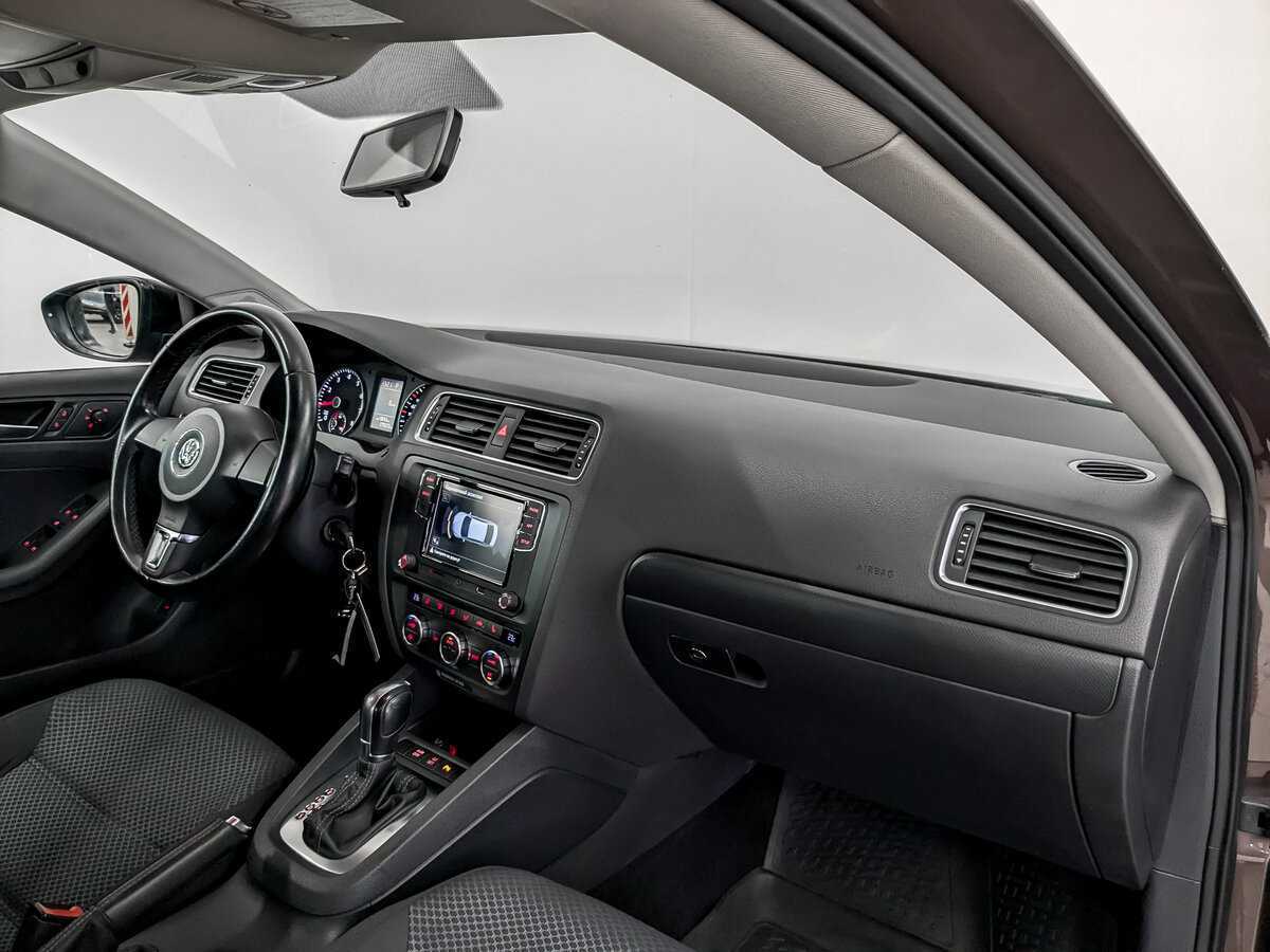 Купить Volkswagen Jetta с пробегом. Фото: #10