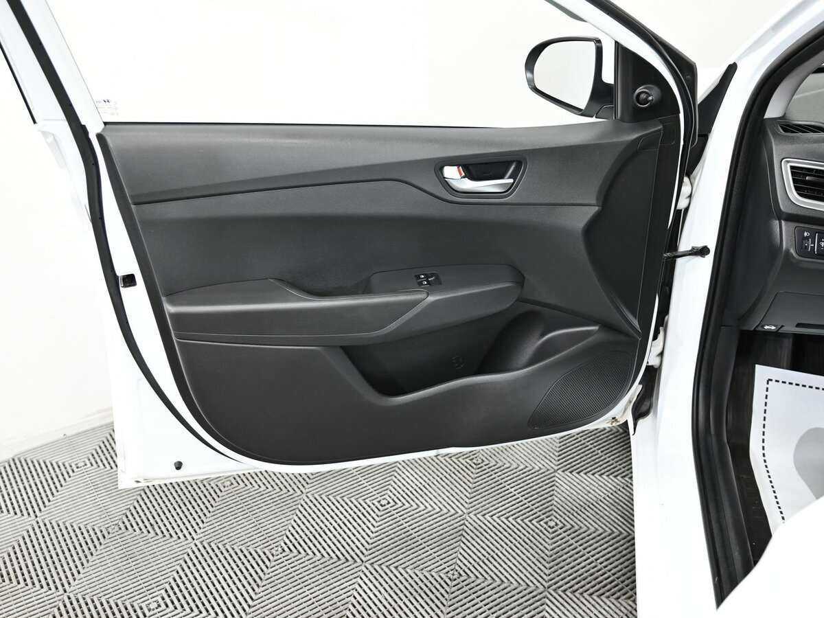 Купить Hyundai Solaris с пробегом. Фото: #4