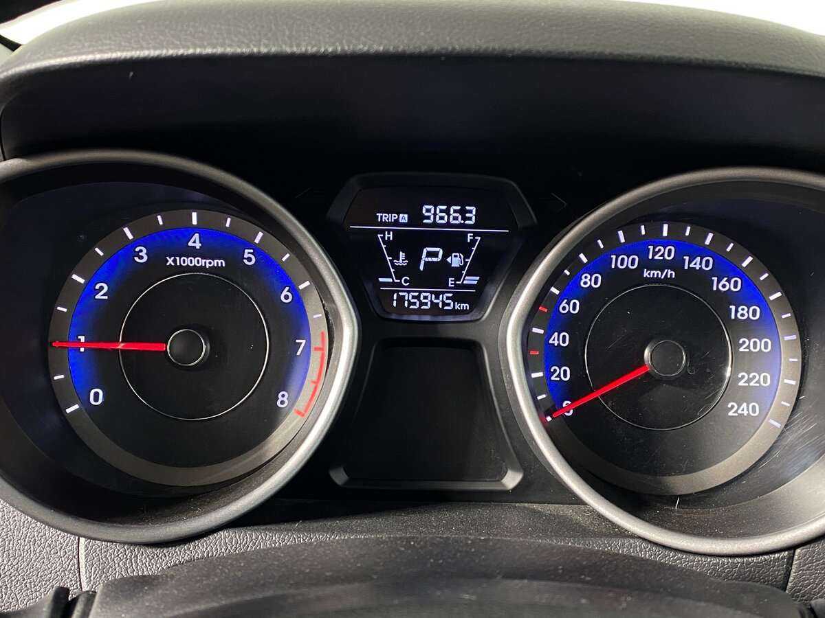 Купить Hyundai Elantra с пробегом. Фото: #13