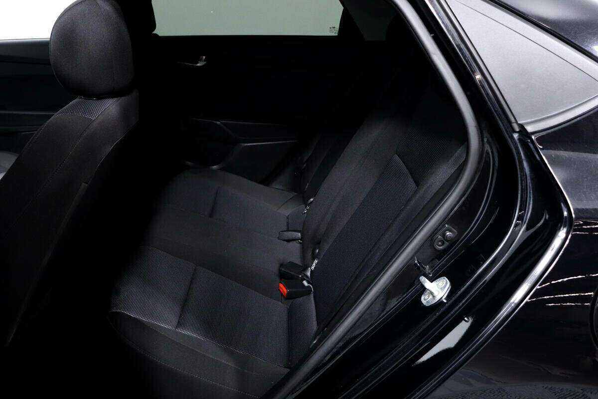 Купить Hyundai Solaris с пробегом. Фото: #11