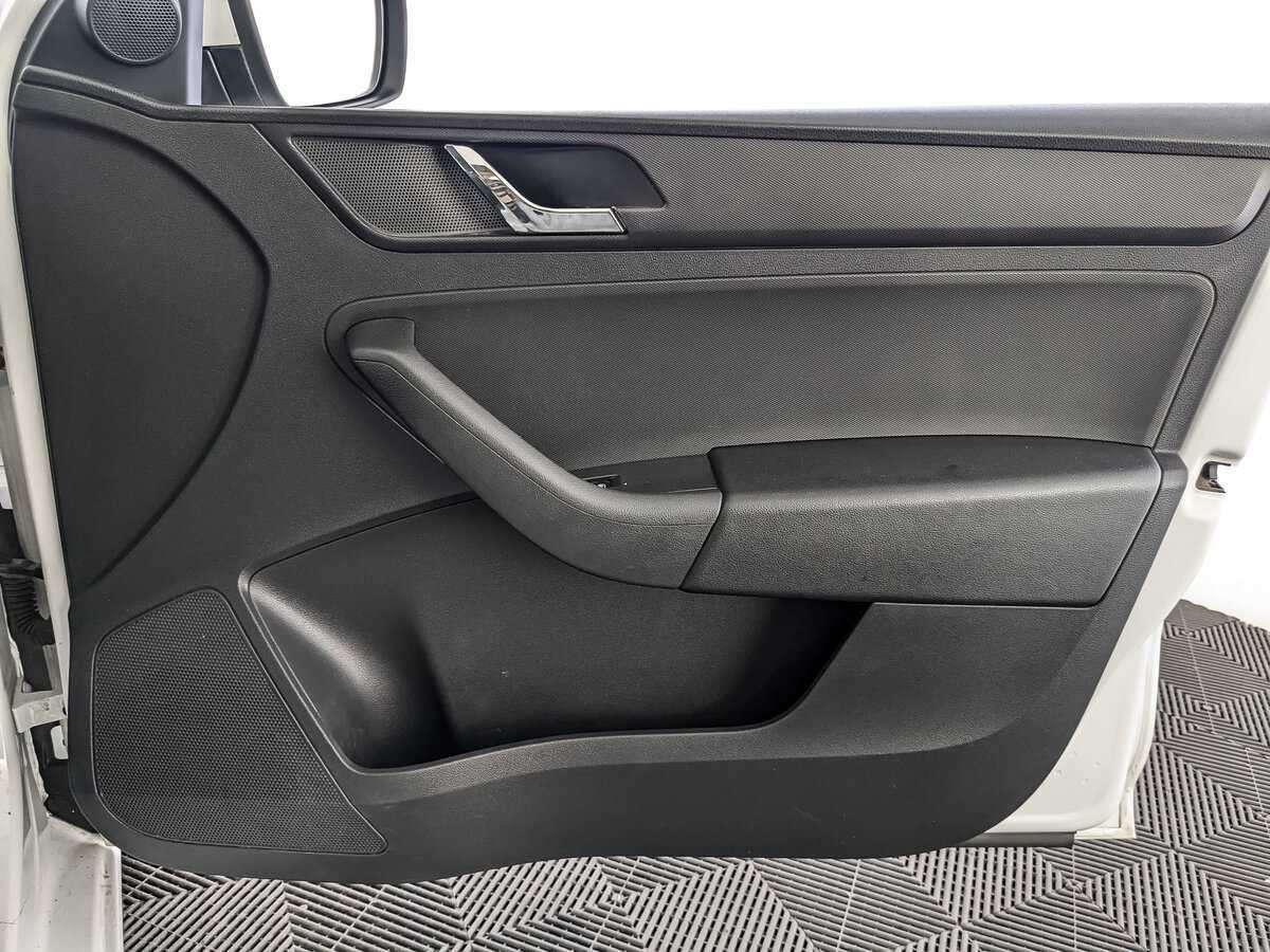 Купить Skoda Rapid с пробегом. Фото: #20