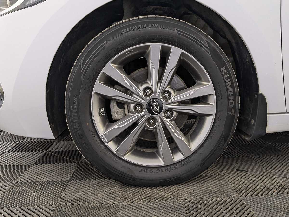 Купить Hyundai Elantra с пробегом. Фото: #11