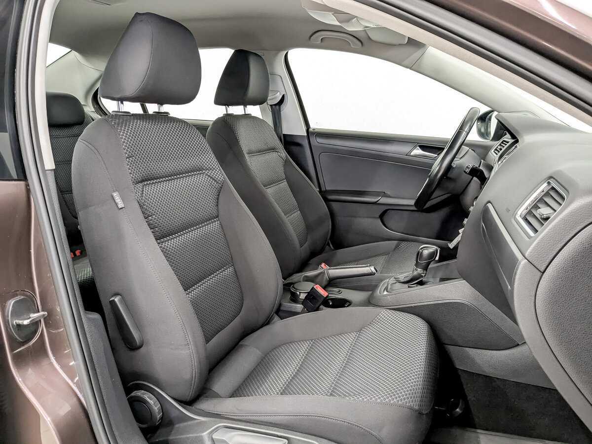 Купить Volkswagen Jetta с пробегом. Фото: #21