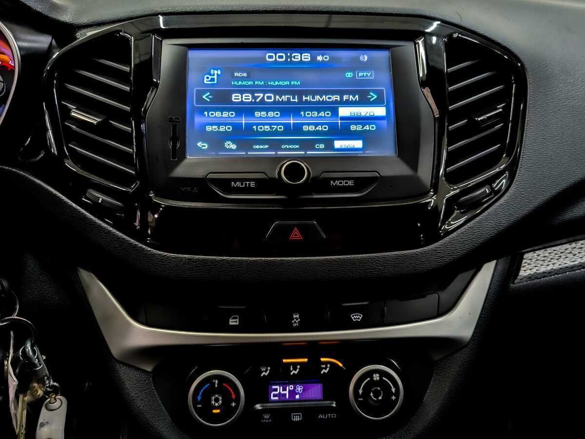 Купить Lada (ВАЗ) Vesta с пробегом. Фото: #14