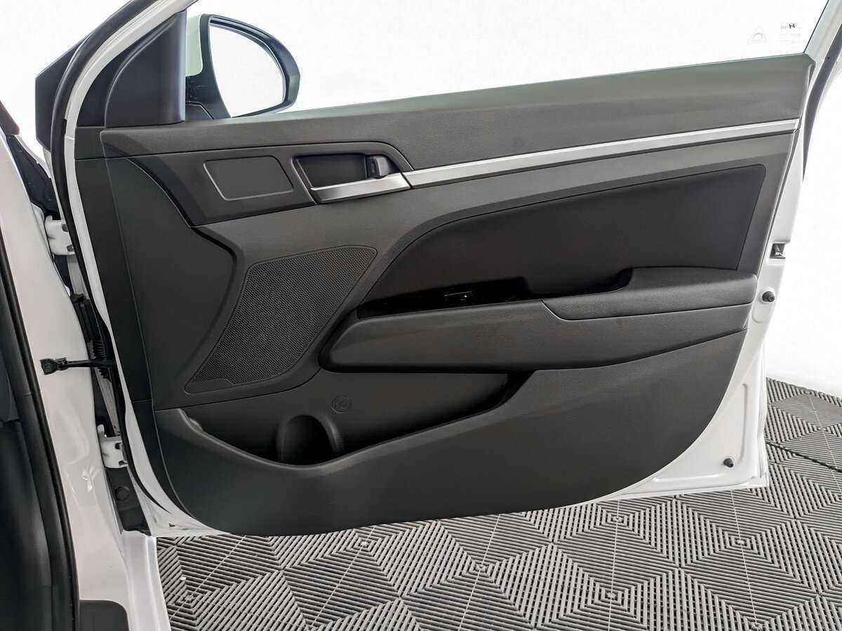 Купить Hyundai Elantra с пробегом. Фото: #18