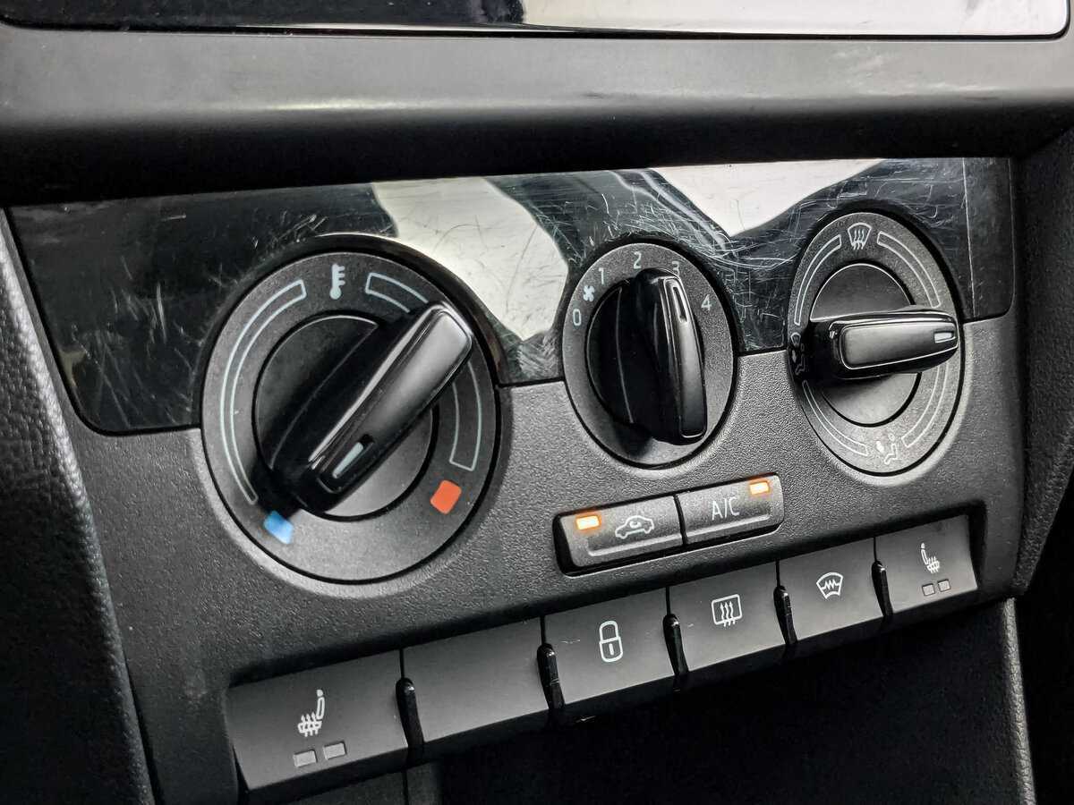 Купить Skoda Rapid с пробегом. Фото: #16