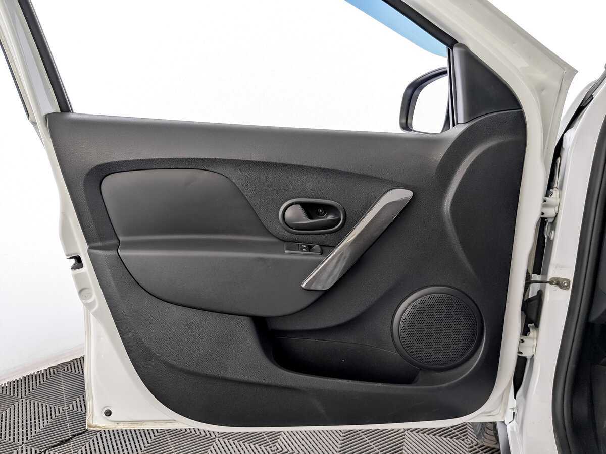Купить Renault Sandero с пробегом. Фото: #18