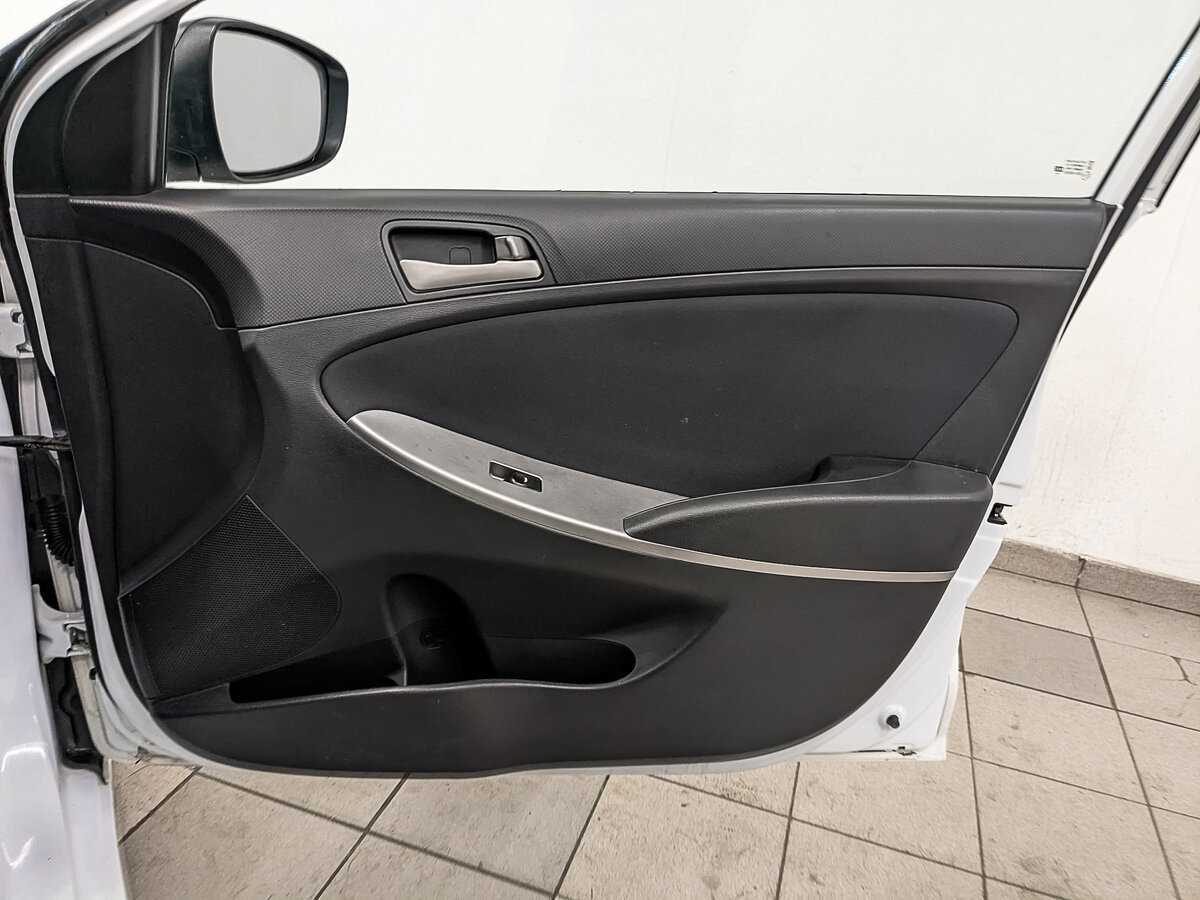 Купить Hyundai Solaris с пробегом. Фото: #22