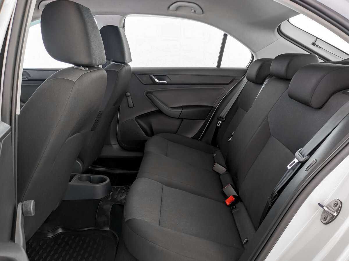 Купить Skoda Rapid с пробегом. Фото: #10