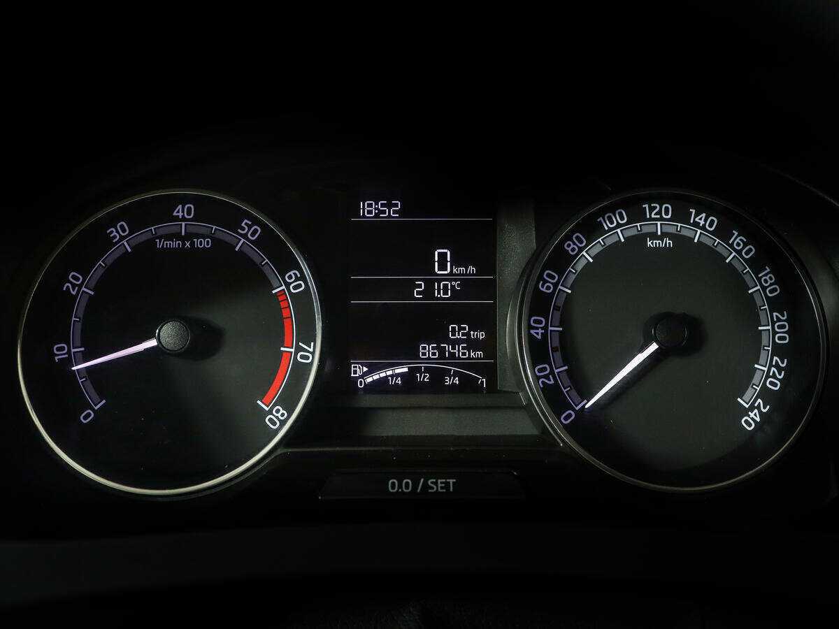 Купить Skoda Rapid с пробегом. Фото: #10