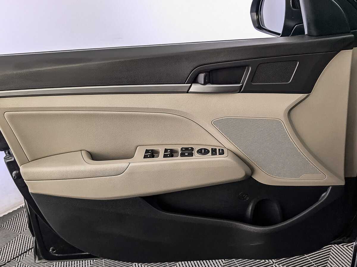 Купить Hyundai Elantra с пробегом. Фото: #18